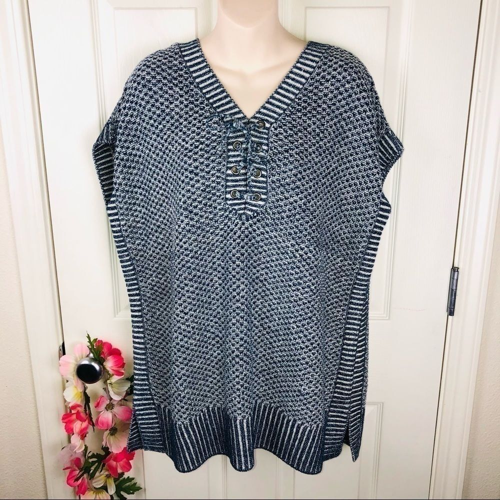 Isaac Mizrahi Live lace up sweater poncho large